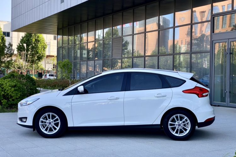 Used Ford Focus 2015 Hatchback 1.6L Manual Fashion Edition
