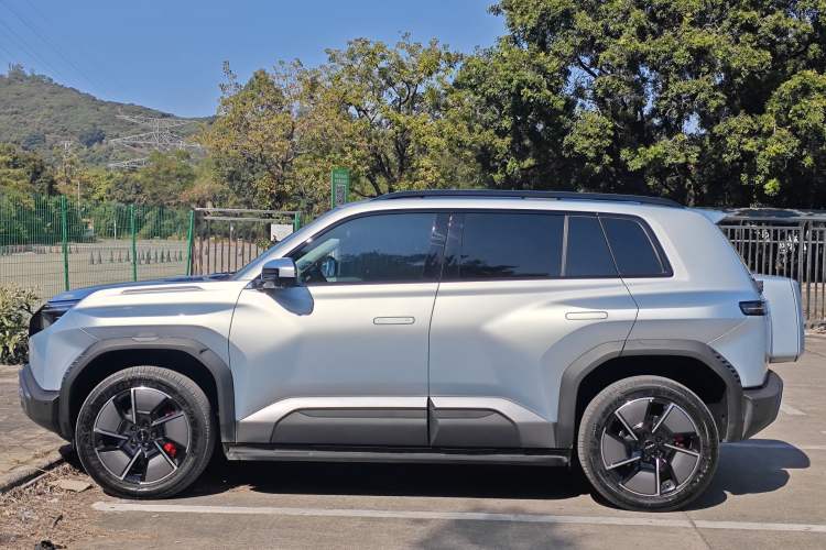 Used Formula Leopard Titanium 3 2025 501KM All-Wheel Drive Intelligent Driving Ultra Version