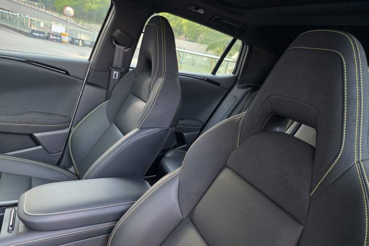 Used Lynk & Co 06 2025 Renew 1.5T Halo Interior 12