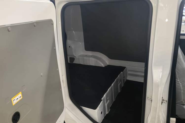 Used Chengshi 01 2023 Light Edition 1.5kW Charging Single-Row Closed-Body 2-Seater Cargo Van