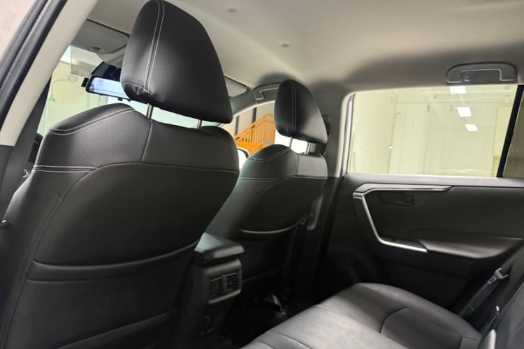 Used Toyota RAV4 2021 2.0L CVT Two-Wheel Drive Urban Edition Headliner