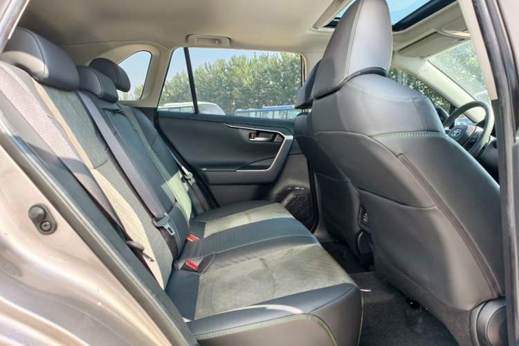 Used Toyota RAV4 2022 2.0L CVT 4x4 Style Plus Edition
