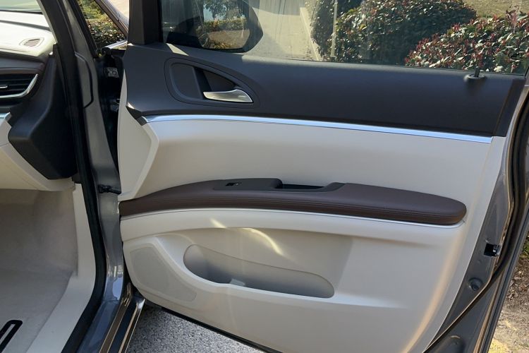 Used Buick GL8 2022 Land Business Class 652T Luxury Model
