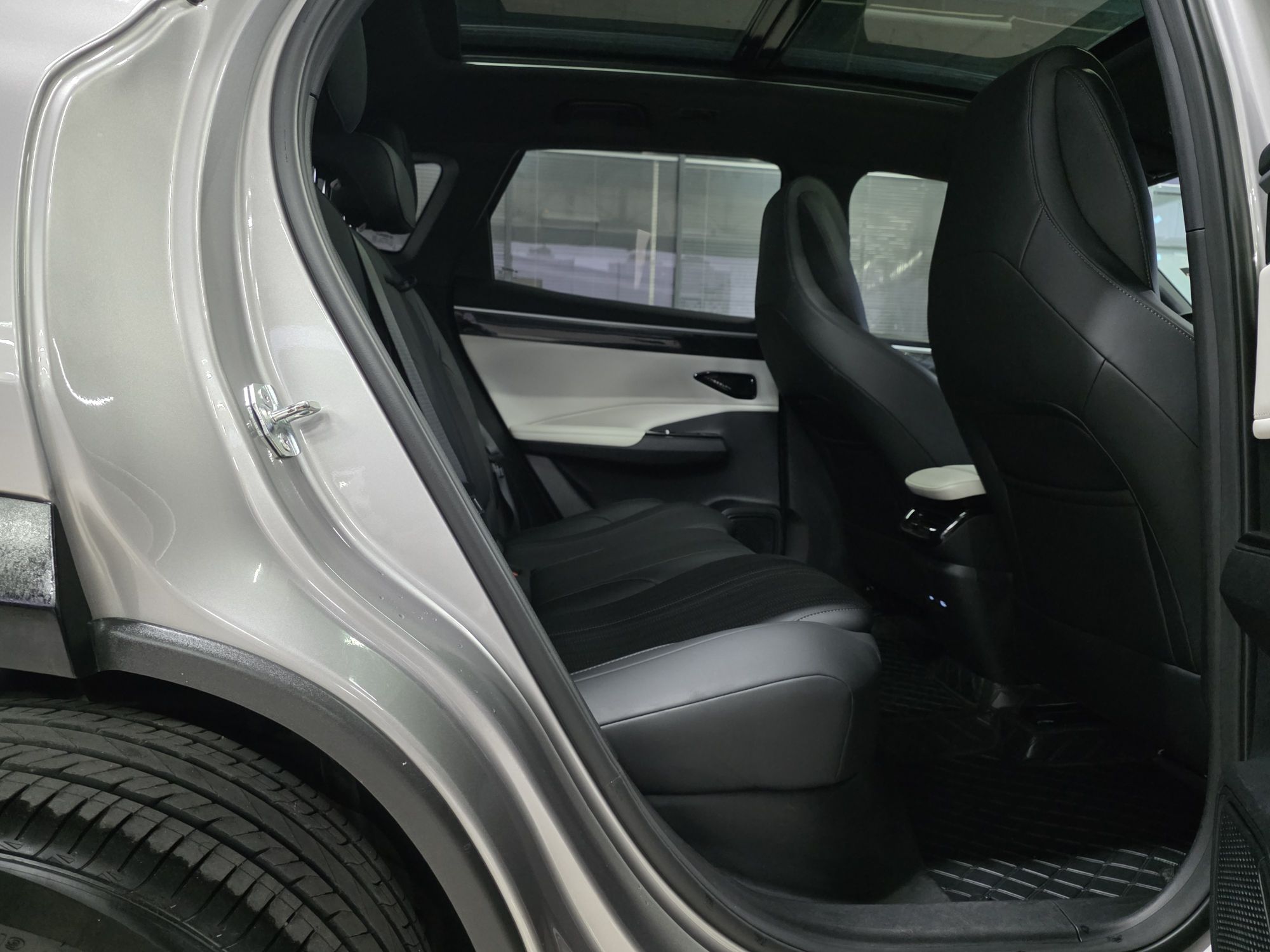 Geely Galaxy L7 2025 EM-i 115km Exploration+ Edition — снимка 17