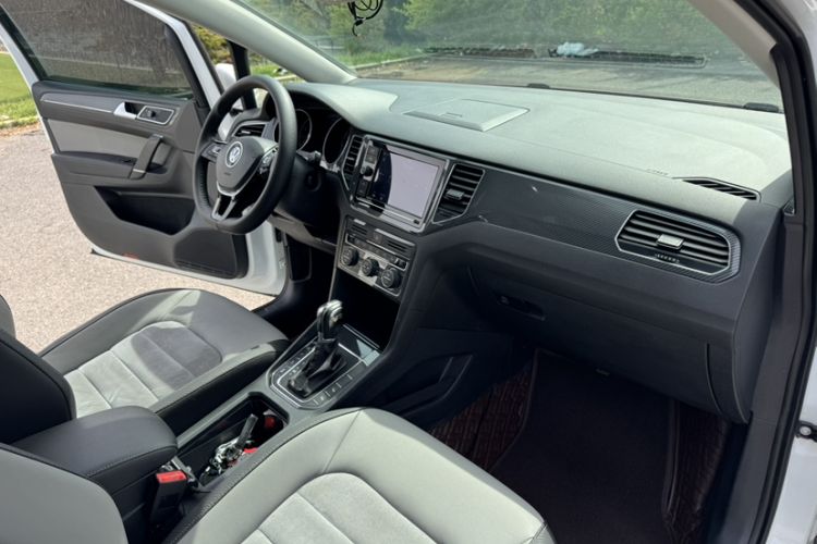 Used Volkswagen Golf Sportsvan 2019 280TSI Automatic Voyage Model China V Standard
