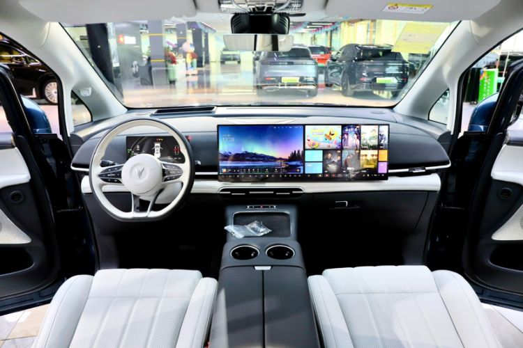 Used VOYAH Dream 2025 PHEV Four-Wheel-Drive Flagship Kunpeng Edition Interior 8