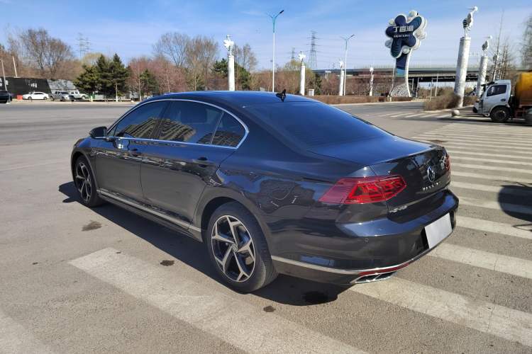 Used Volkswagen Magotan 2023 2 Million Units Limited Edition 330TSI DSG Leading Version Exterior 3