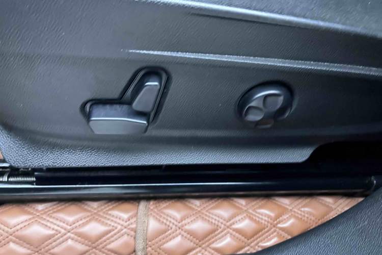 Used Alfa Romeo Stelvio 2017 2.0T 200HP Luxury Edition Interior 11