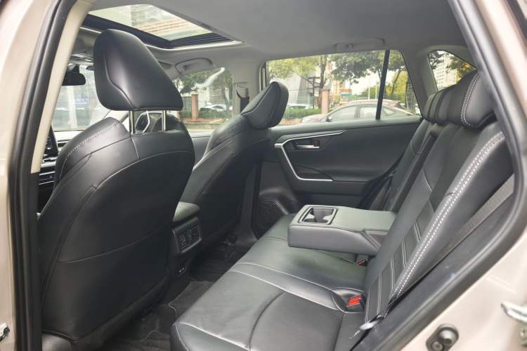 Used Toyota Wildlander 2021 2.0L CVT Two-Wheel Drive Luxury Edition Interior 3