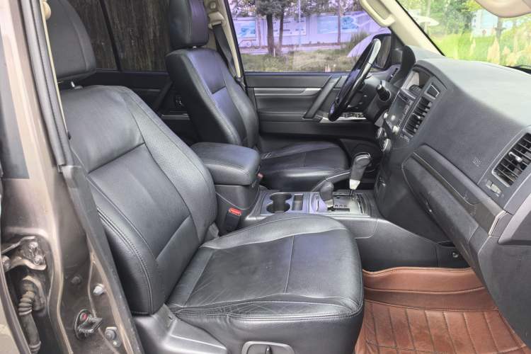 Used Mitsubishi Pajero 2014 3.0L Elite Edition
