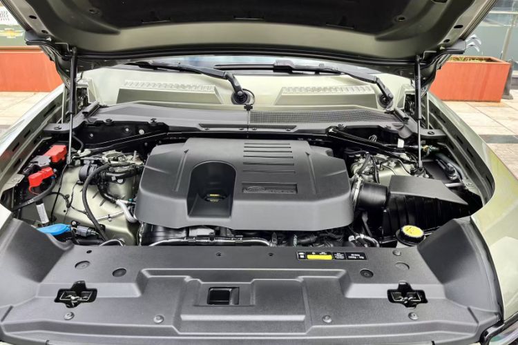 Used Land Rover Defender 2023 Facelift 110 3.0T P400 Dark Edition
