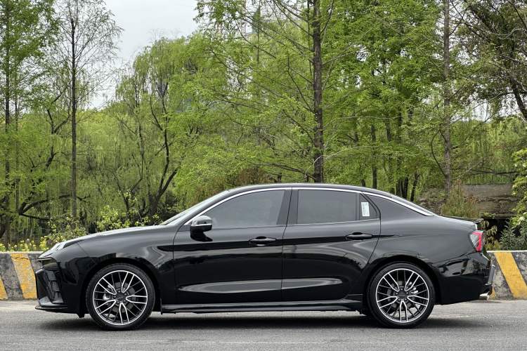 Used Lynk & Co 03 2025 2.0TD DCT Champion Edition Pro Exterior 4