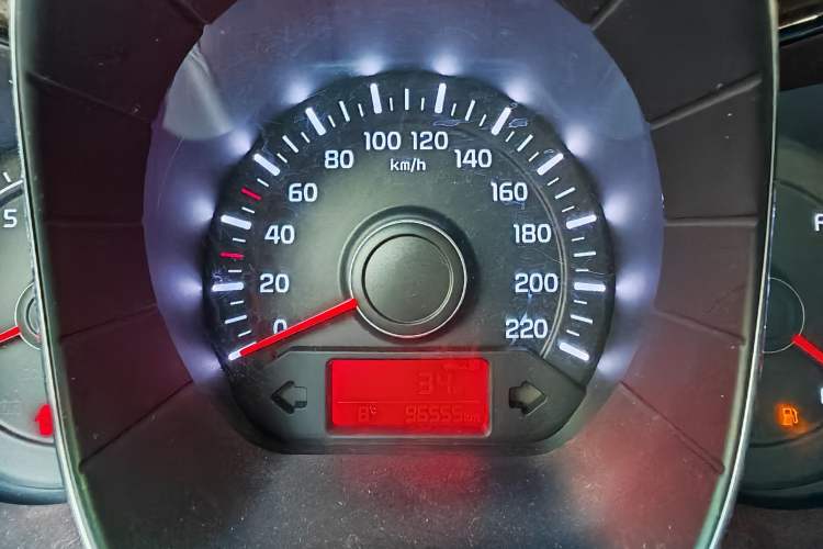 Used Kia K2 2015 Sedan 1.4L MT GLS
