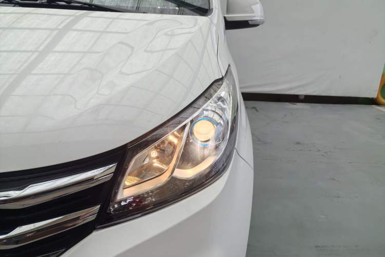 Used SAIC MAXUS G10 2021 2.0T Automatic Elite Edition Gasoline 7-Seater Exterior 2