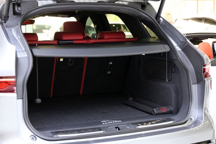 Used Jaguar F-PACE 2024 P250 R-Dynamic HSE Trunk