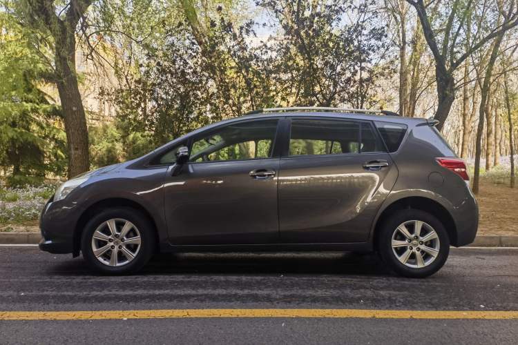 Used Toyota Verso 2014 Starlight 180E CVT Elite Edition