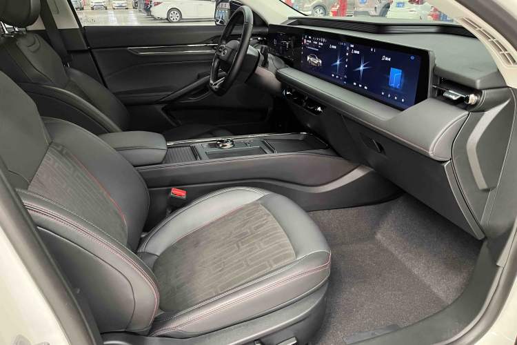 Used Ford Mondeo 2023 EcoBoost 245 Luxury Model Interior 7