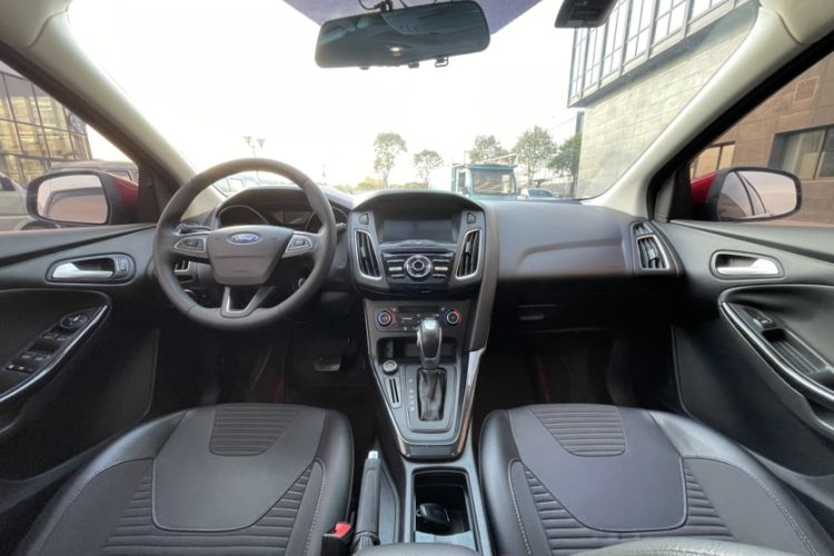 Used Ford Focus 2017 Hatchback 1.6L Automatic Fashion Edition Smart Drive Version Interior 4