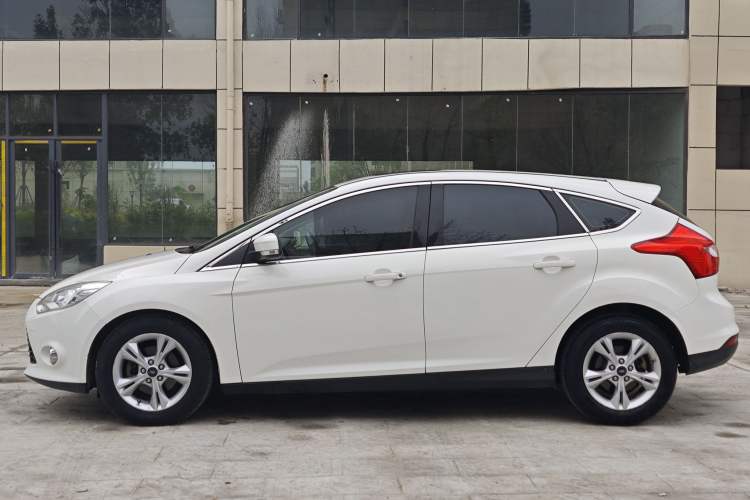Used Ford Focus 2012 Hatchback 1.6L Manual Fashion Edition
