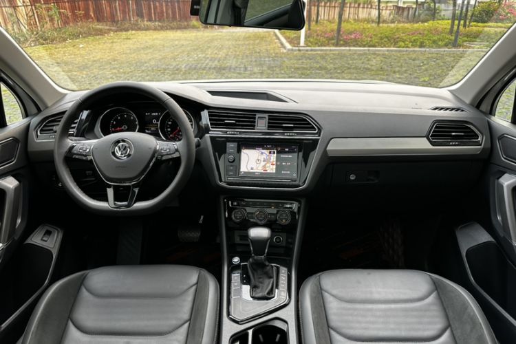 Used Volkswagen Tiguan L 2019 330TSI Automatic Two-Wheel Drive Smart Luxury Version China VI Standard Interior 1