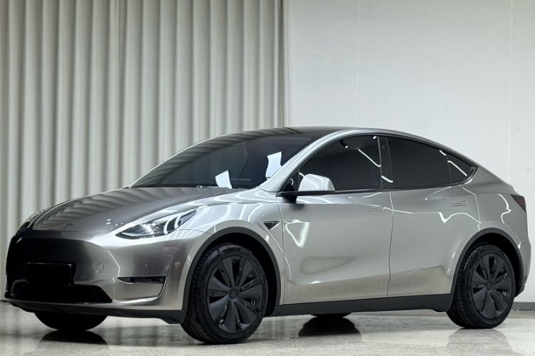 Used Tesla Model Y 2022 Long-Range All-Wheel-Drive Version