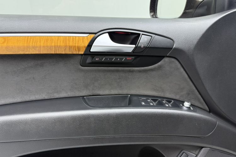 Used Audi Q7 2014 35 TFSI Off-road Model Interior 10