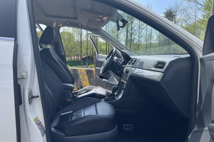 Used Volkswagen Gran Lavida 2013 1.6L Automatic Comfort Model Interior 2