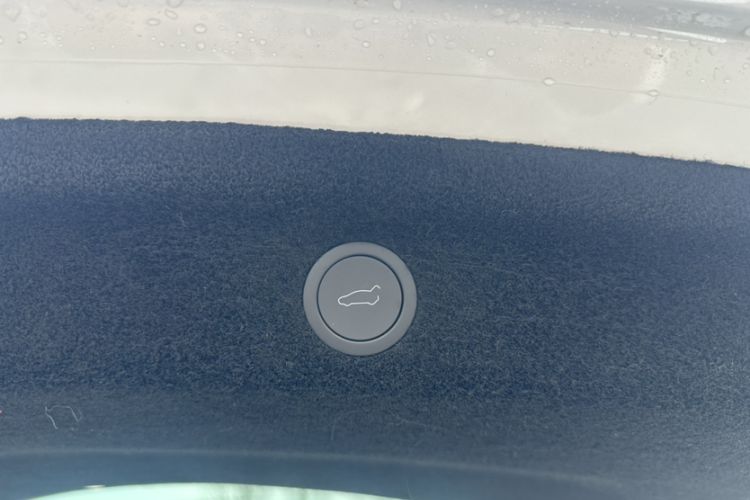 Used Tesla Model Y 2025 Long-Range All-Wheel-Drive Version