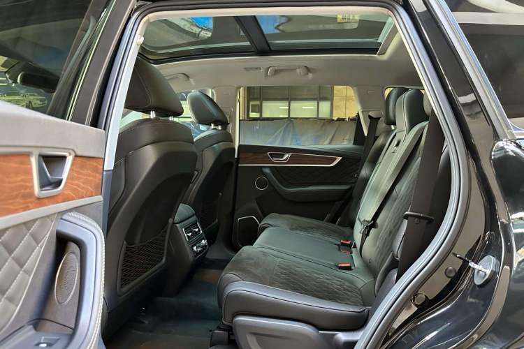 Used Hongqi HS7 2022 2.0T DCT Two-Wheel Drive Smart Connect Flagship Edition Five Seats Interior 7