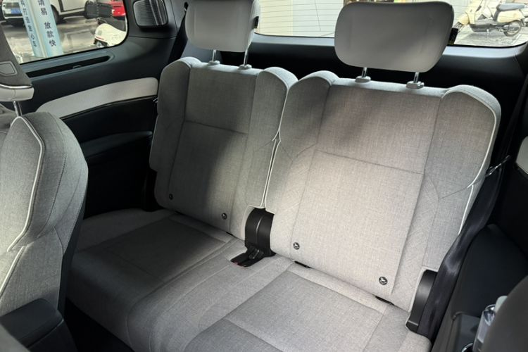 Used Volvo EM90 2025 Ultra Six-Seater
