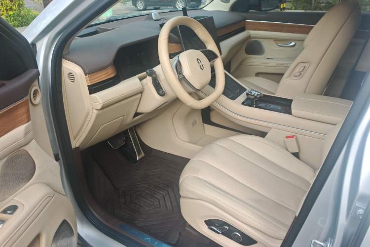 Used Hima AITO M7 2024 1.5T Intelligent Drive 4x4 Max Edition 6 Seats Interior 3