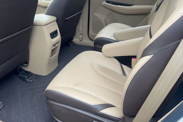 Used Baojun 730 2017 1.5T Manual Prestige Version 7 Seats