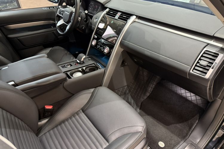 Used Land Rover Discovery 2023 Revised Version 360 PS R-Dynamic S Interior 7