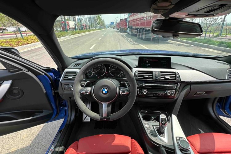 Used BMW 3 Series 2017 330i M Sport Edition Interior 11