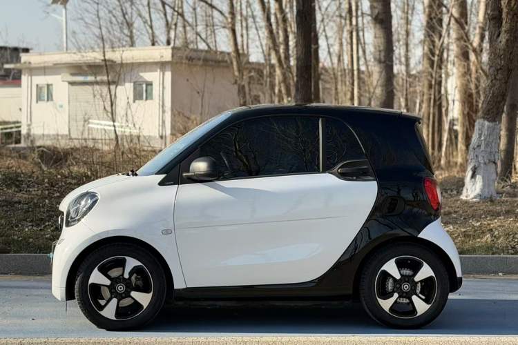 Used smart fortwo 2018 1.0L 52kW Hardtop Passion Edition China V Standard
