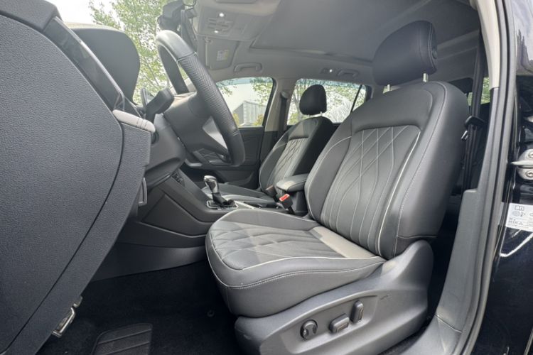 Used Volkswagen Tiguan L 2022 330TSI Automatic Two-Wheel Drive R-Line Enhanced Edition Interior 8