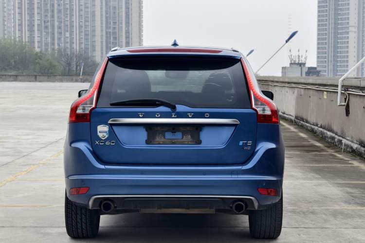 Used Volvo XC60 2017 T5 AWD Personalized Sport Upgrade Edition