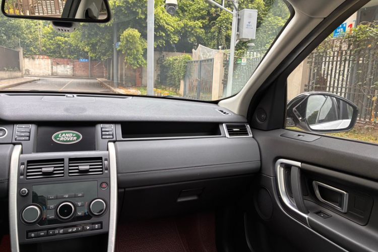 Used Land Rover Discovery Sport 2019 240 PS SE Version China VI Standard Interior 2