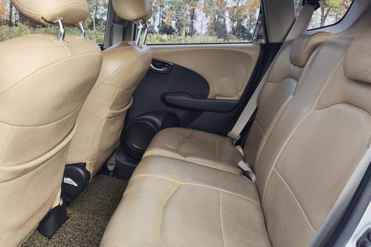 Used Honda Fit 2011 1.3L automatic comfort version
