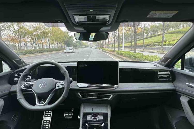 Used Volkswagen Tiguan L 2024 PRO 380TSI Four-Wheel Drive R-Line Prestige Edition Exterior 11