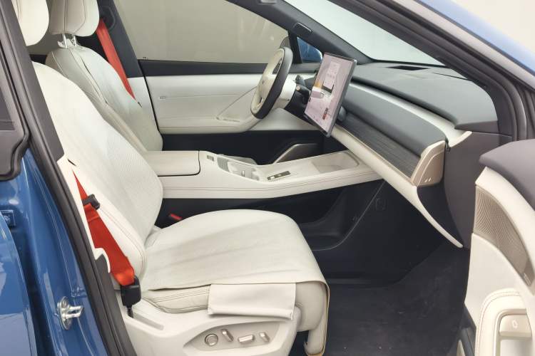 Used ONVO L60 2024 60 kWh All-Wheel Drive