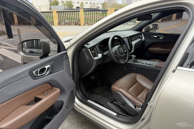 Used Volvo XC60 2021 T5 4x4 Smart Luxury Edition Left Front Seat