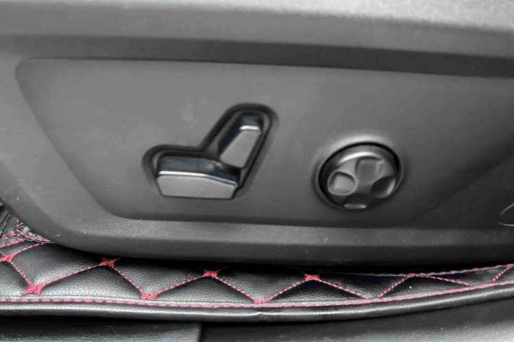 Used Jeep Grand Commander 2018 2.0T Four-Wheel Drive Smart Enjoyment Version China V Emission Standard