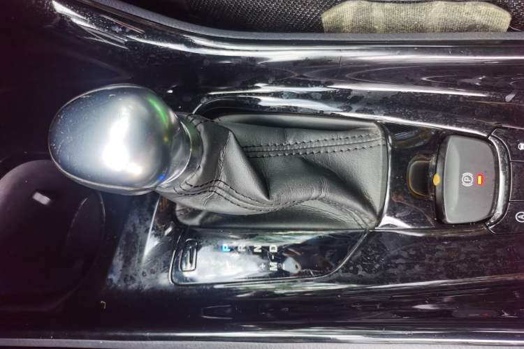 Used Toyota IZOA 2018 2.0L Yichi Version China VI Standard
