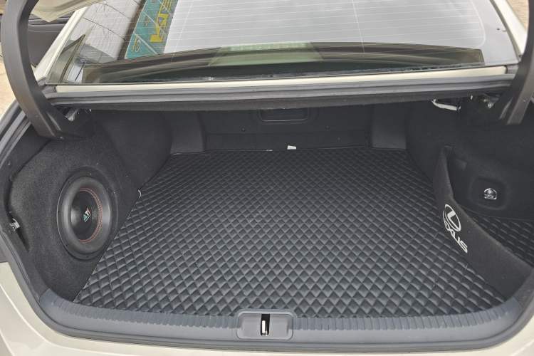 Used Lexus ES 2022 200 Excellence Edition Interior 5