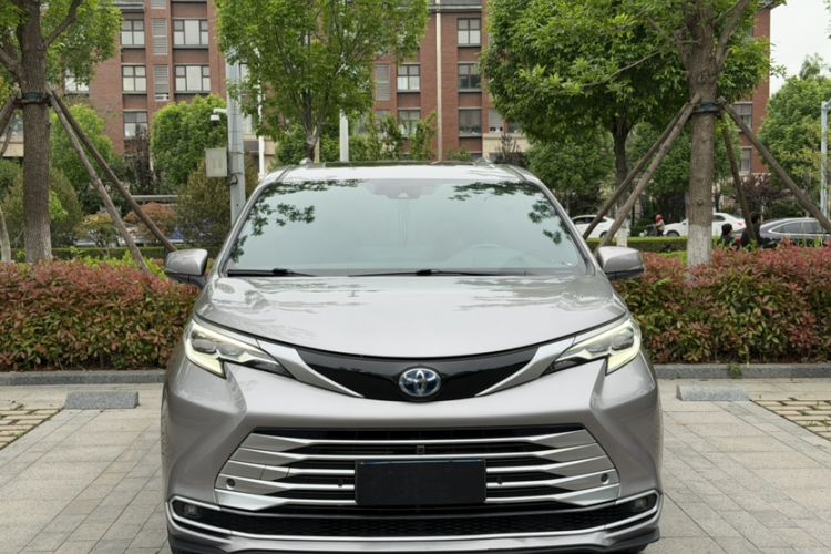 Used Toyota SIENNA 2023 2.5L Hybrid Platinum Edition