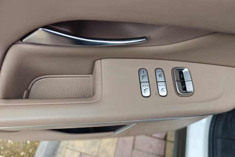 Used XPeng G6 2025 625 Long-Range Max Flagship Edition Exterior 13