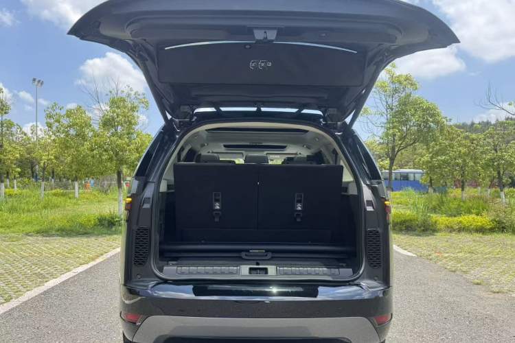 Used Land Rover Discovery 2023 Revised Version 360 PS R-Dynamic S