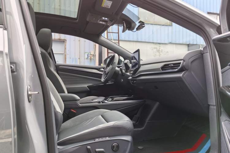 Used Volkswagen ID.4 CROZZ 2021 Long-Range PRO Two-Wheel Drive Version