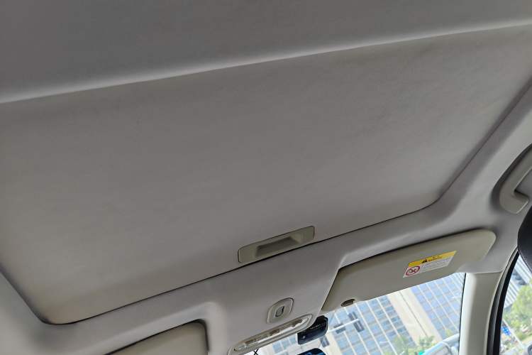 Used Venucia T70 2015 2.0L CVT Smart Edition